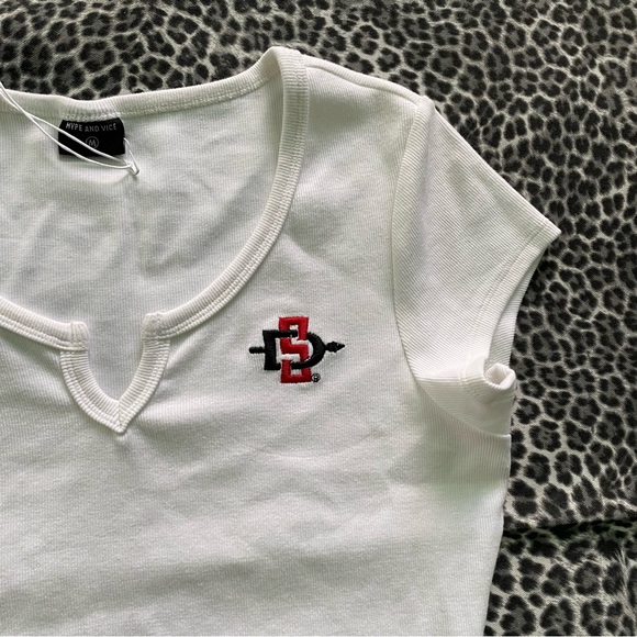 Hype And Vice Cali Tee White Cropped SDSU San Diego State Aztecs NWT Size M - Picture 10 of 13
